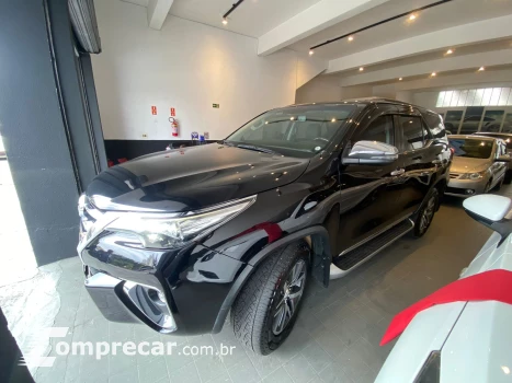 Toyota HILUX SW4 2.8 D-4d Turbo SRX Platinum 7L 4X4 4 portas