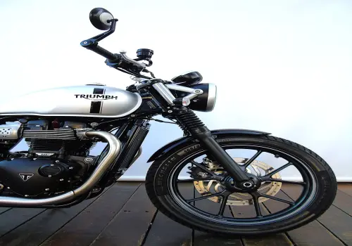 TRIUMPH STREET TWIN