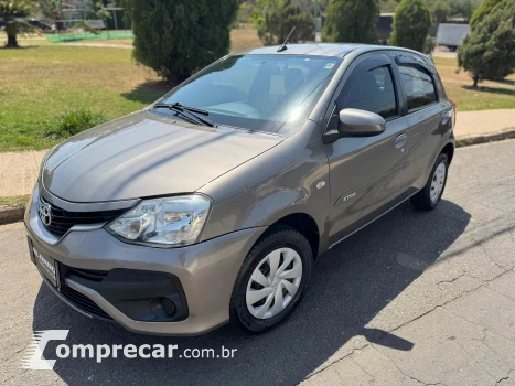 Toyota Etios 1.5 XS Hatch 4 portas