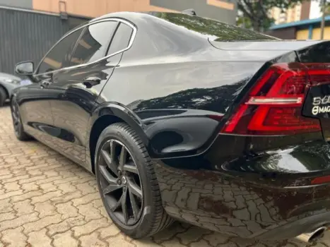 S60 - 2.0 T4 MOMENTUM 4P AUTOMÁTICO