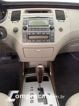 AZERA 3.3 MPFI GLS Sedan V6 24V