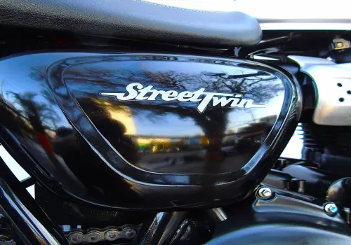 TRIUMPH STREET TWIN