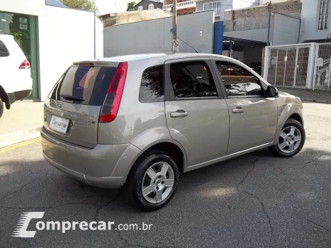 FIESTA 1.6 MPI Class Hatch 8V