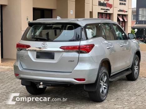 HILUX SW4 2.7 SR 4X2 7 Lugares 16V