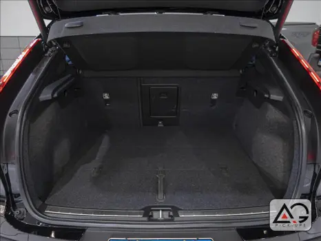 C40 P8 Recharge Pure Electric AWD