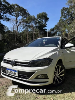 Volkswagen POLO 1.0 200 TSI Comfortline 4 portas