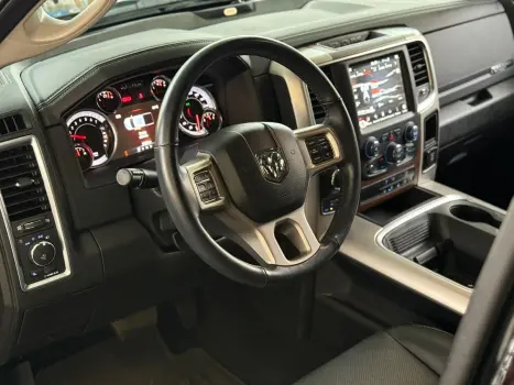 CLASSIC LARAMIE NIGHT ED. 5.7 4X4 Aut.