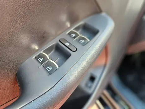 JETTA Highline 2.0 TSI 16V 4p Tiptronic