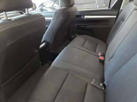 HILUX 2.8 D-4D TURBO DIESEL CD SR 4X4 AUTOMÁTICO