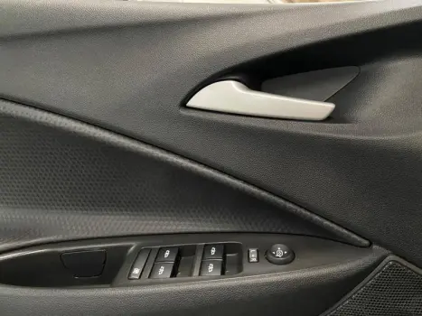 ONIX SEDAN PLUS LT 1.0 12V MANUAL