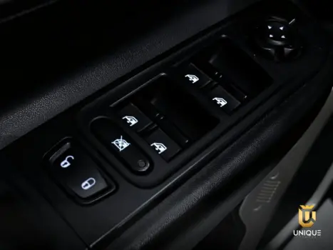 RENEGADE - 1.8 16V LONGITUDE 4P AUTOMÁTICO