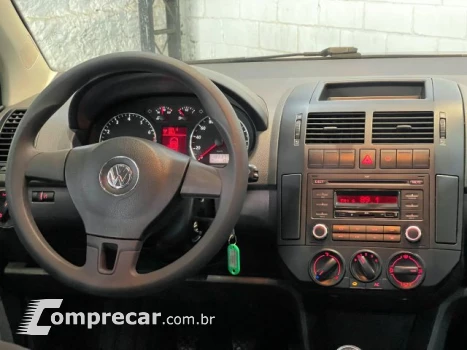 POLO SEDAN - 1.6 MI COMFORTLINE 8V 4P MANUAL