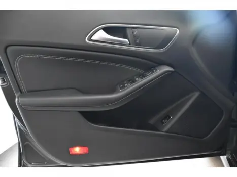 CLA 180 - 1.6 CGI 7G-DCT