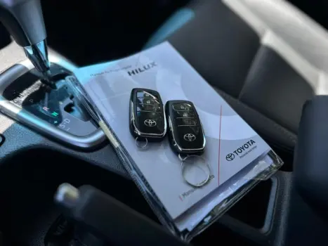 HILUX 2.8 D-4D TURBO DIESEL CD SRX PLUS 4X4 AUTOMÁTICO