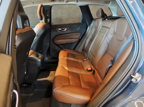 XC60 2.0 T5 Momentum