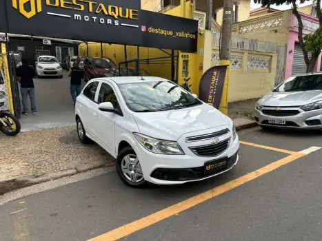 CHEVROLET ONIX HATCH LT 1.0 8V FlexPower 5p Mec. 4 portas