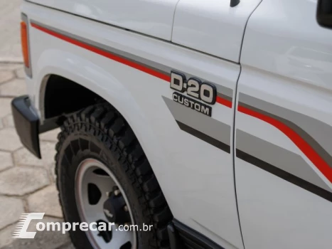 D20 - 4.0 CUSTOM DE LUXE CS 8V TURBO 2P MANUAL