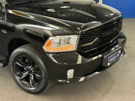 CLASSIC LARAMIE NIGHT ED. 5.7 4X4 Aut.