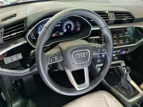 Q3 PERFORMANCE 2.0 TFSI QUATTRO