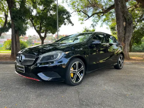 Mercedes-Benz A 200 1.6 Turbo Urban 16V 4 portas
