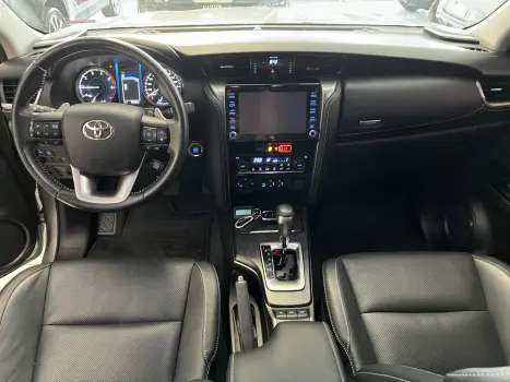 HILUX SW4 2.8 D-4d Turbo SRX 7L 4X4