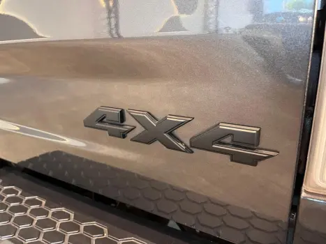 Classic 5.7 V8 32V 4P HEMI LARAMIE NIGHT EDITION AUTOMÁTICO