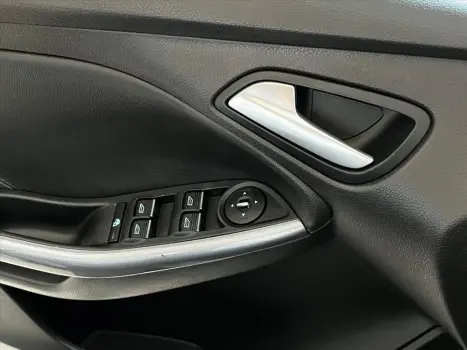 FOCUS 2.0 TITANIUM 16V FLEX 4P POWERSHIFT