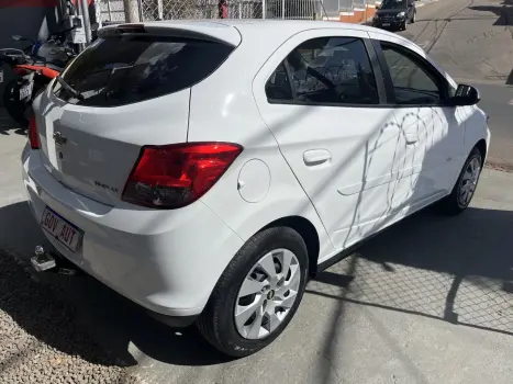 Onix Hatch 1.4 4P FLEX LT AUTOMÁTICO