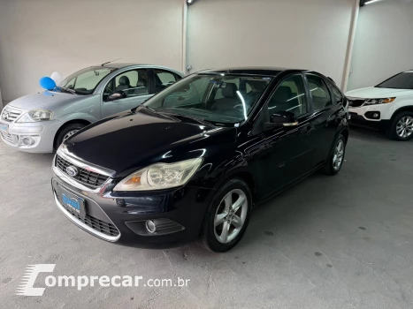 FORD FOCUS 2.0 GLX 16V 4 portas