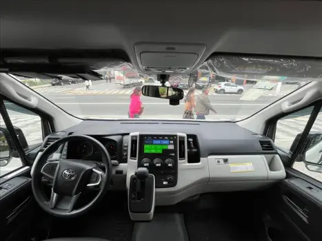 HIACE 2.8 D-4d Turbo Minibus 15+1 DX