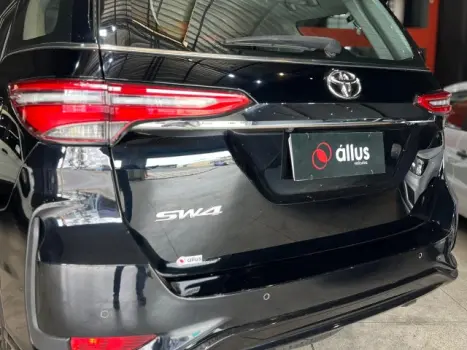 HILUX SW4 - 2.8 D-4D TURBO SRX 7L 4X4 AUTOMÁTICO