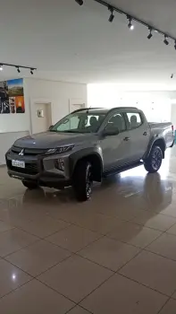 Mitsubishi L200 TRITON 2.4 16V Turbo Outdoor GLS CD 4X4 4 portas
