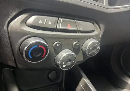 ONIX - 1.4 MPFI LT 8V 4P MANUAL