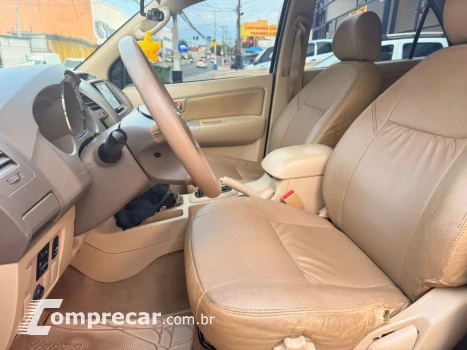 Hilux SW4 SRV D4-D 4x4 3.0 TDI Dies. Aut