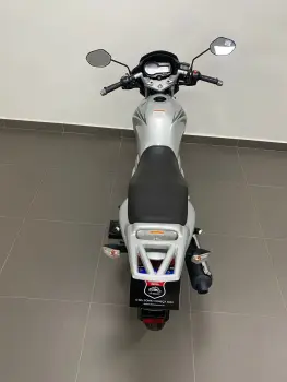 SUZUKI GSR 125 S