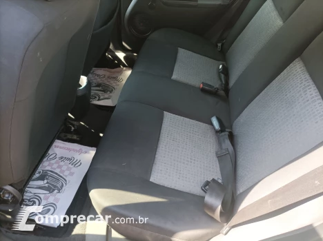 FIESTA 1.6 MPI Class Sedan 8V