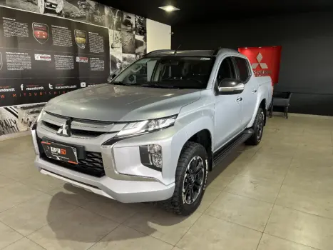 Mitsubishi L200 TRITON 2.4 16V Turbo Sport HPE CD 4X4 4 portas
