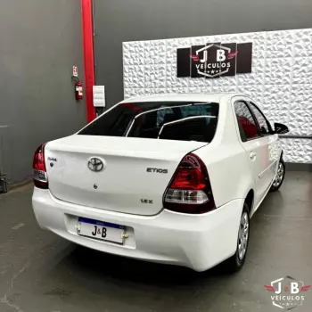 ETIOS 1.5 XLS Sedan 16V