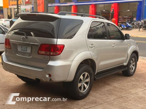 Hilux SW4 SRV D4-D 4x4 3.0 TDI Dies. Aut