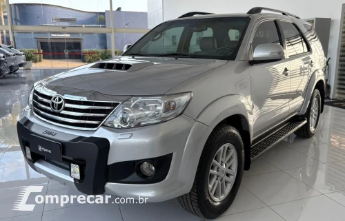 Toyota Hilux SW4 SRV 3.0 4X4 (7 Lugares) 4 portas