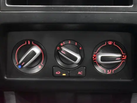 FOX - 1.6 MI 8V 4P MANUAL