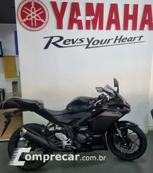 Yamaha R3 Connected 321cc