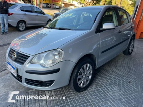 Volkswagen POLO SEDAN - 1.6 MI 8V 4P MANUAL 4 portas
