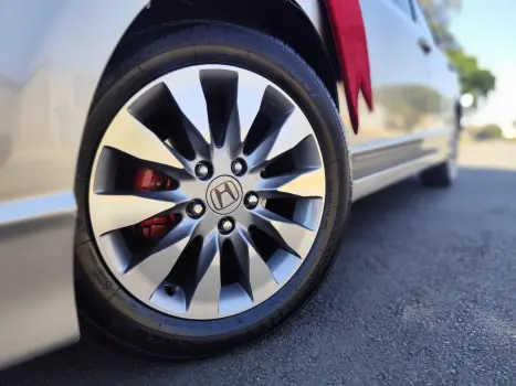 CIVIC 1.8 LXS 16V GASOLINA 4P AUTOMÁTICO