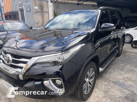 Toyota HILUX SW4 2.8 SRX 4X4 7 Lugares 16V Turbo Intercooler 4 portas