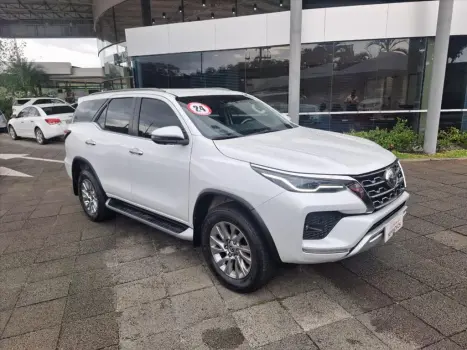 HILUX SW4 2.8 D-4D TURBO DIESEL SRX 7L 4X4 AUTOMÁ