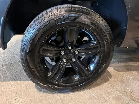 Classic 5.7 V8 32V 4P HEMI LARAMIE NIGHT EDITION AUTOMÁTICO