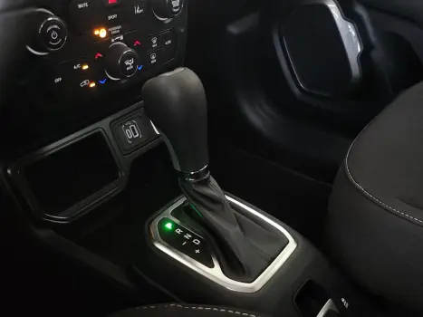 RENEGADE 1.3 T270 TURBO FLEX ALTITUDE AT6 SPORT