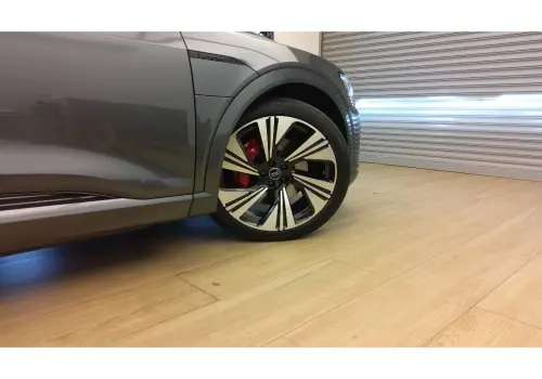 Q8 E-TRON 55 ELÉTRICO PERFORMANCE BLACK QUATTRO