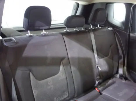 RENEGADE - 1.8 16V SPORT 4P AUTOMÁTICO